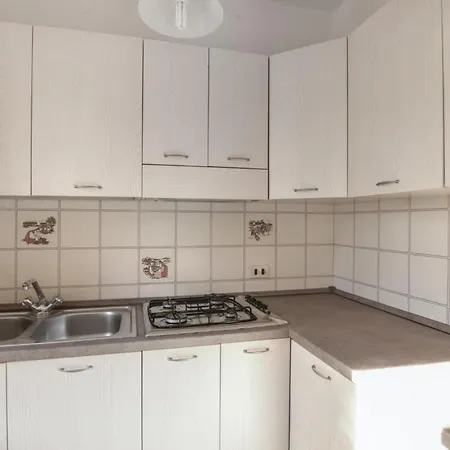Διαμέρισμα 2 Bedroom Lovely In *