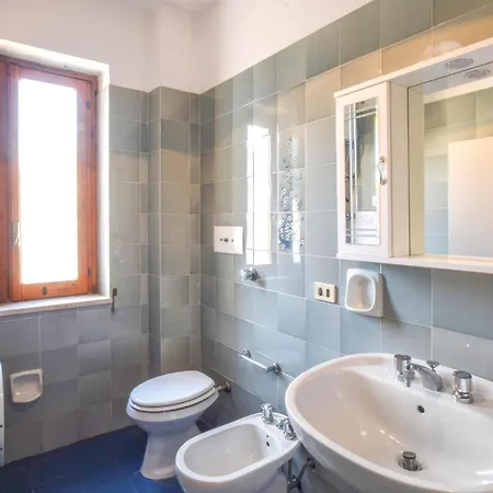 Διαμέρισμα 2 Bedroom Lovely In *
