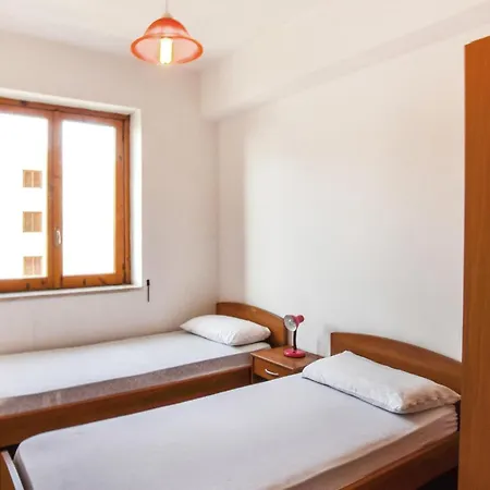 2 Bedroom Lovely In Διαμέρισμα Nocera Terinese